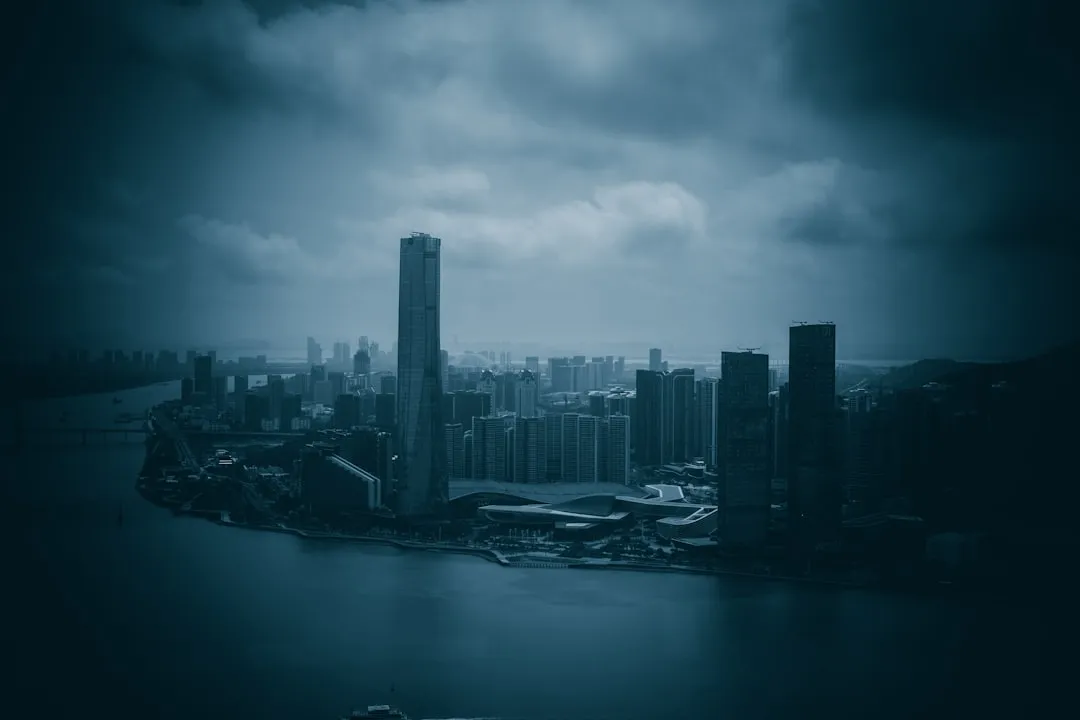 企业宣传片拍摄中无人机航拍技术的应用与技巧